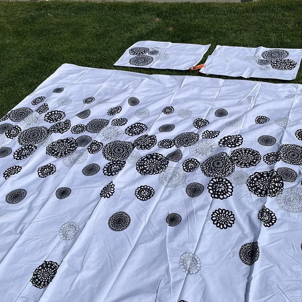 Black & White Duvet Cover & 2 Pillowcaces